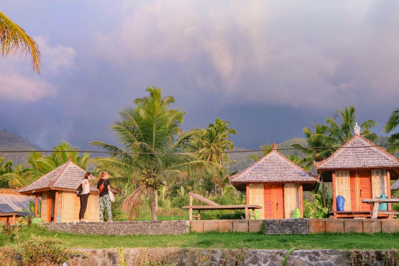 Puri Sunny Camp Villa มุนดุก ภายนอก รูปภาพ