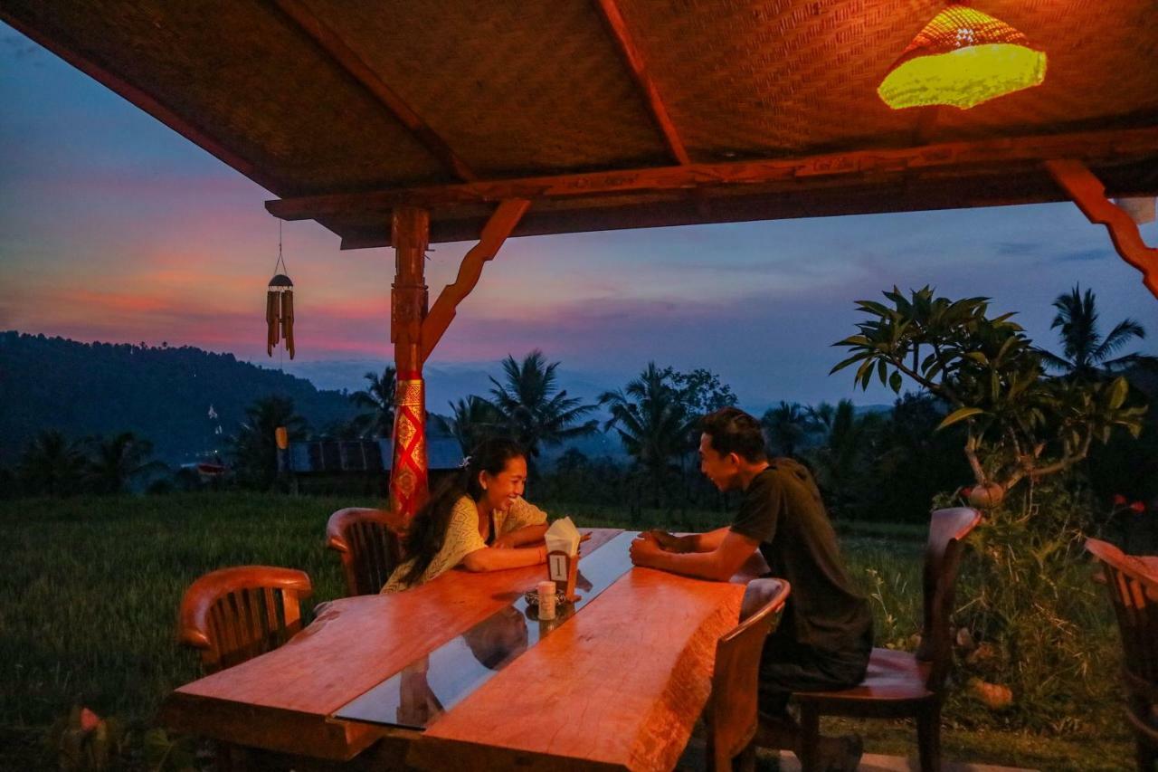 Puri Sunny Camp Villa มุนดุก ภายนอก รูปภาพ